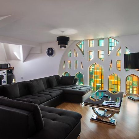 Stunning Church Conversion Close To The Tower ブラックプール エクステリア 写真