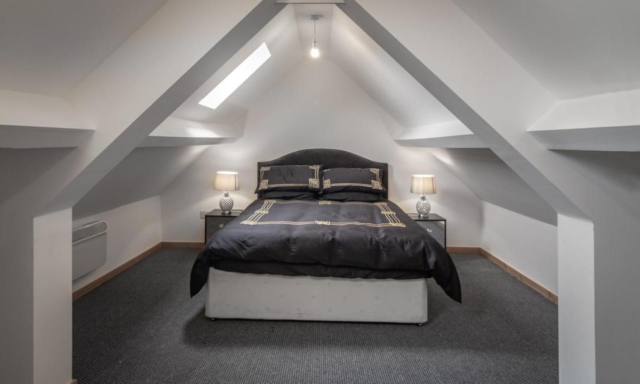 Stunning Church Conversion Close To The Tower ブラックプール エクステリア 写真